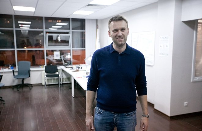 Алексей Навальный в офисе