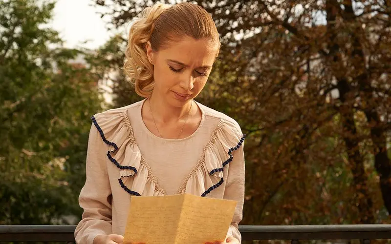 Анна Андрусенко (кадр из сериала «Посольство»)