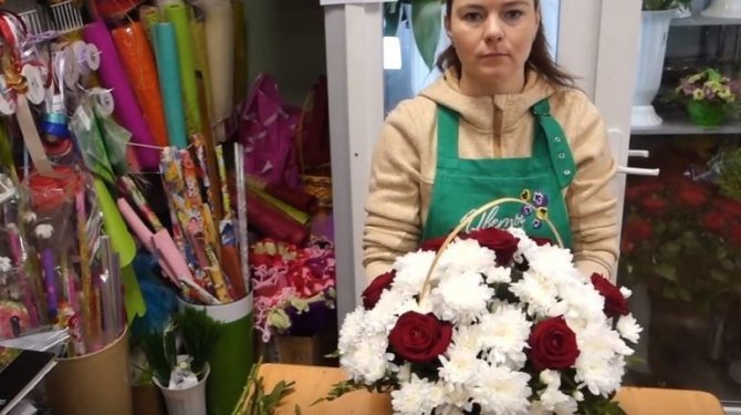 Букет из роз и хризантем