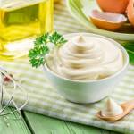 Классический майонез с яйцом и уксусом