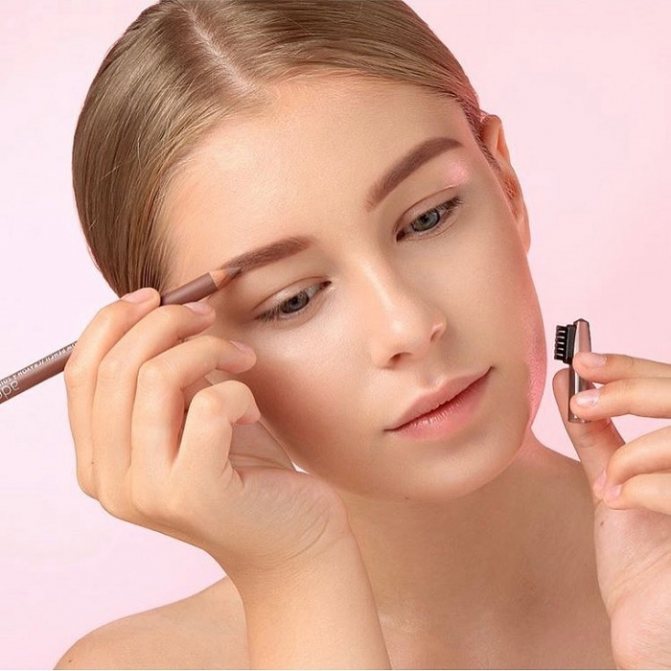 Косметический карандаш для бровей