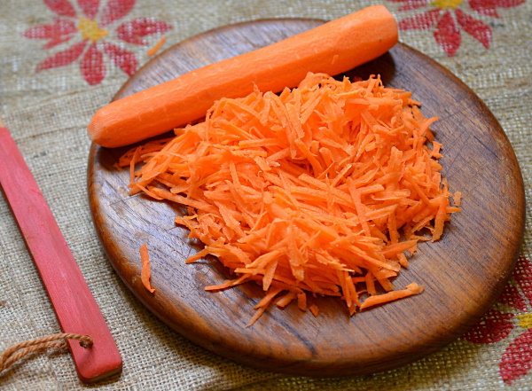 Салат из вареной колбасы. Рецепты простые с сухариками, огурцом, сыром, яйцами, помидорами, кукурузой