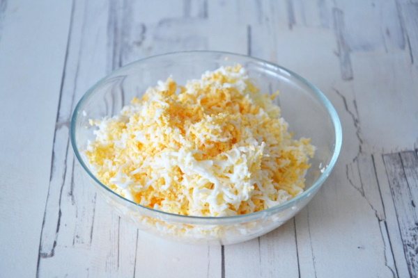 Салат из вареной колбасы. Рецепты простые с сухариками, огурцом, сыром, яйцами, помидорами, кукурузой