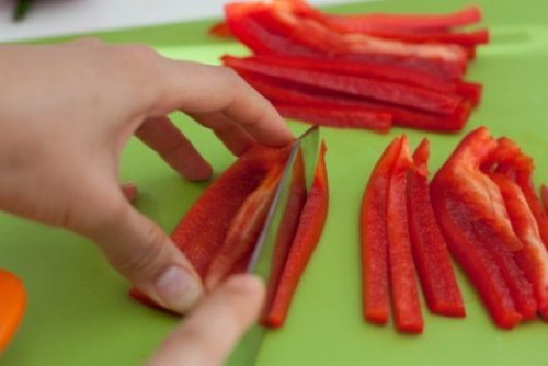 Салат из вареной колбасы. Рецепты простые с сухариками, огурцом, сыром, яйцами, помидорами, кукурузой