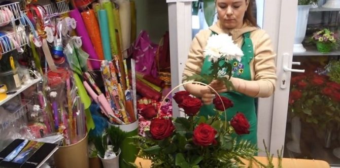 Сборка букета в корзинке